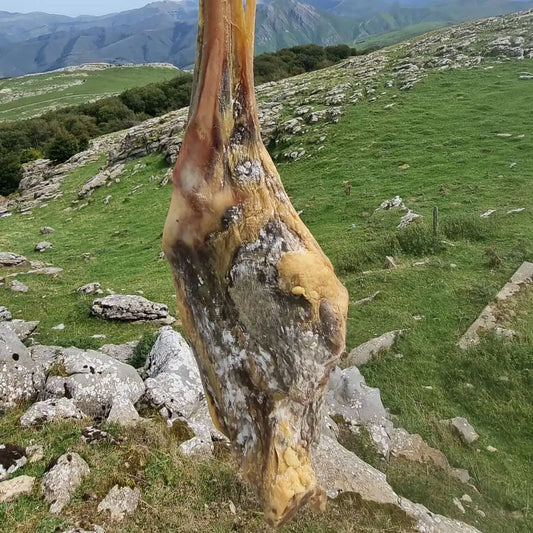 jambon d'agneau basque | Un jambon agneau basque de manex tete noire
